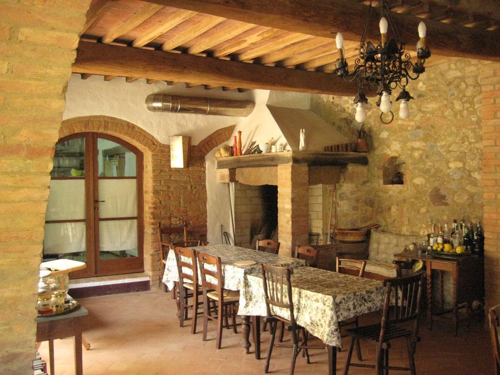 Agriturismo Il Casalino Pari Luaran gambar