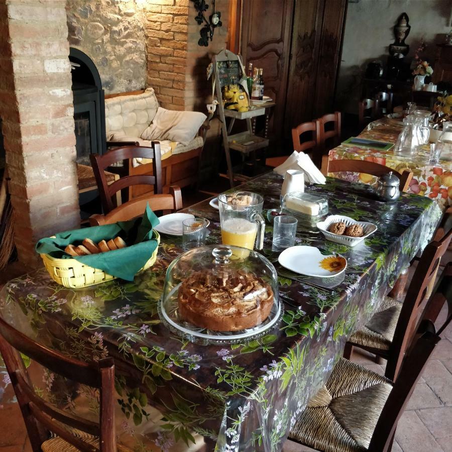 Agriturismo Il Casalino Pari Luaran gambar